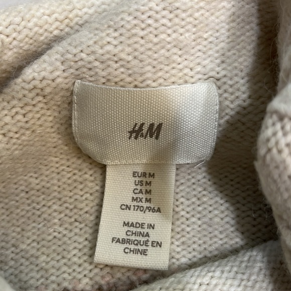 H&M funnel neck Scandinavian style sweater - Picture 3 of 6
